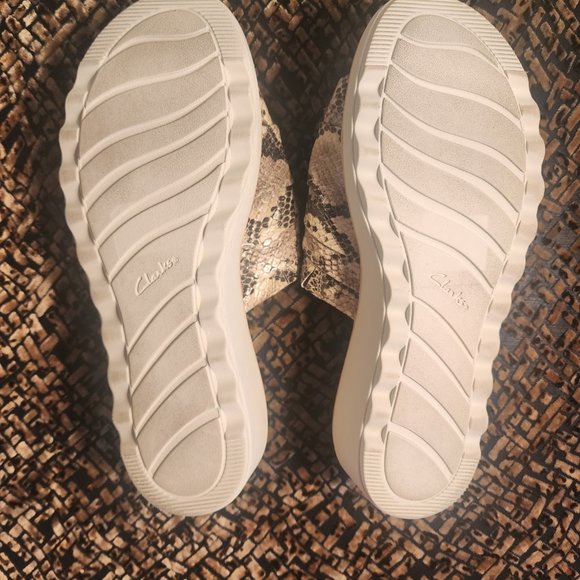 Clarks Collection Jillian Leap Wedge Sz8.5 W - Picture 5 of 5